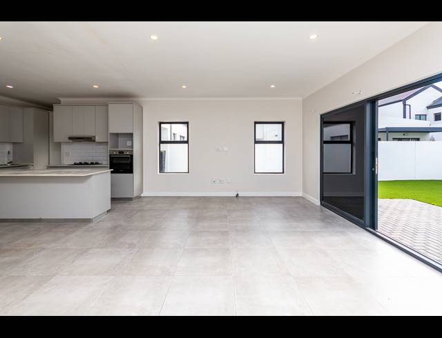 4 BEDROOM FREEHOLD FOR SALE IN SANDOWN